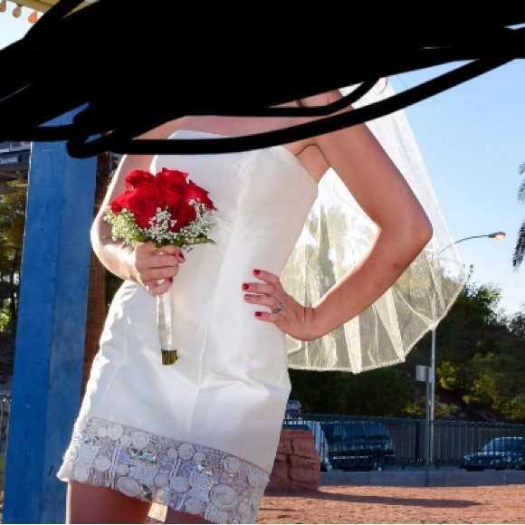 Justin Alexander Wedding Dress - Picture 4 of 12